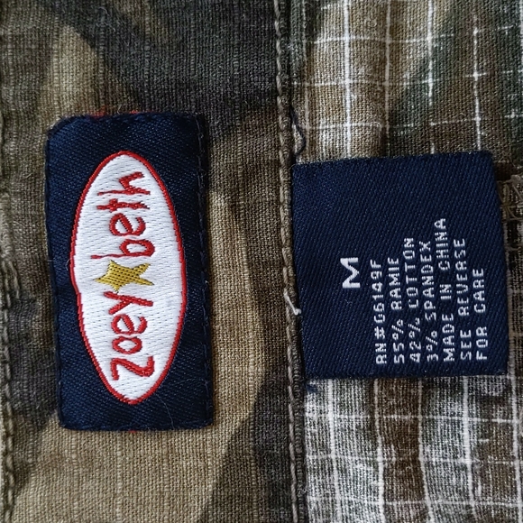 Zoey Beth Embroidered Camo Frayed Hem Pleated Grommet Mini Skirt M Green Y2K - Picture 2 of 16